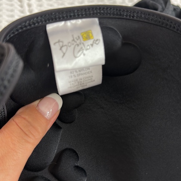 Two piece bikini the top, his body glove the bottom is Skye - Picture 4 of 7